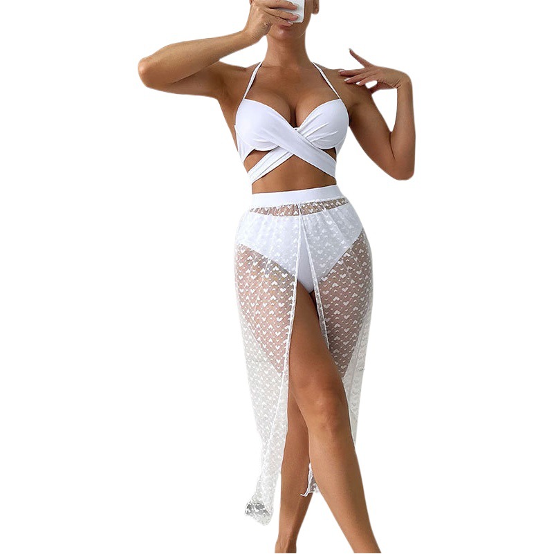 Traje de baño de tres piezas estilo europeo y americano 2026, bikini de color sólido con falda de malla sexy, traje de baño de playa para mujer