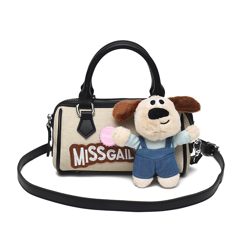 2026 nueva muñeca de dibujos animados bolsos de Boston bolsos de mano de mujer nicho diario viaje lindo bolsas de almohada image 9