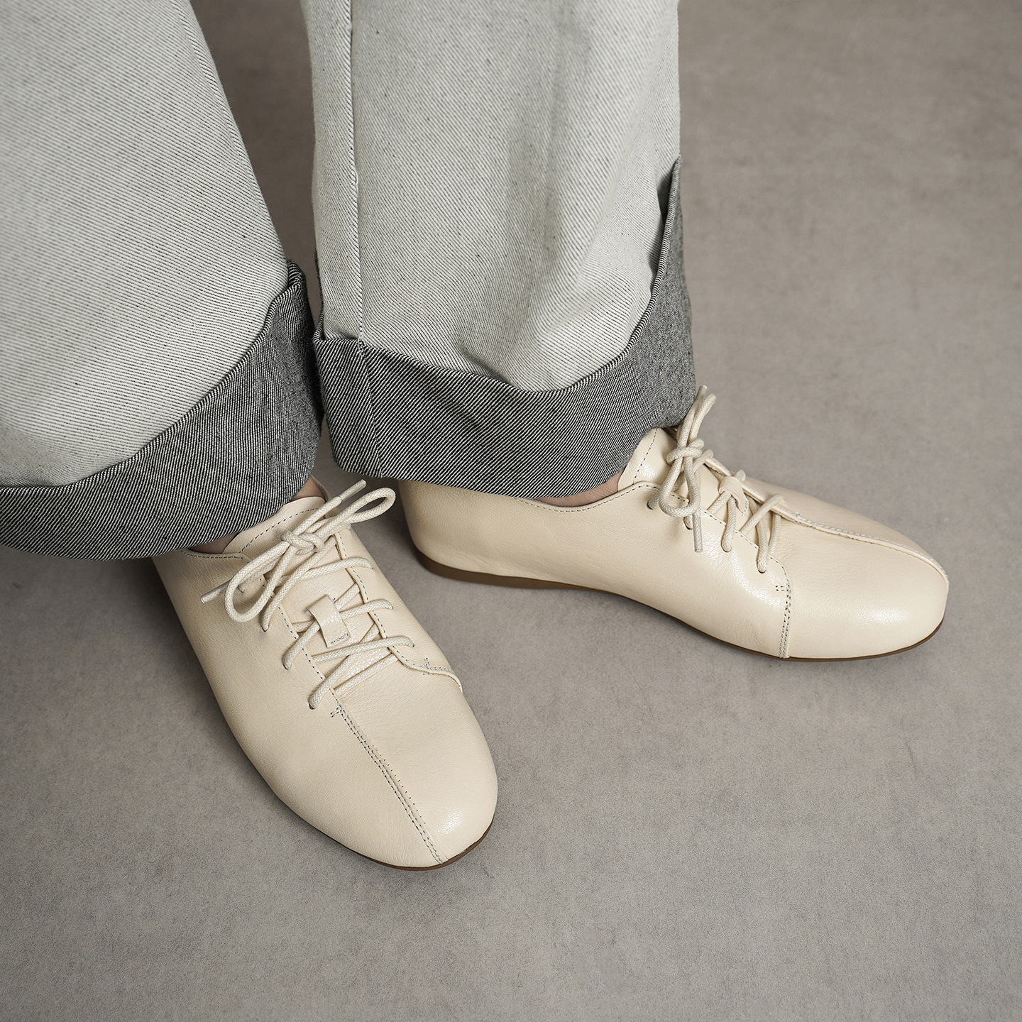 Giày lười nữ da cừu buộc dây mũi vuông phong cách loafer — đen