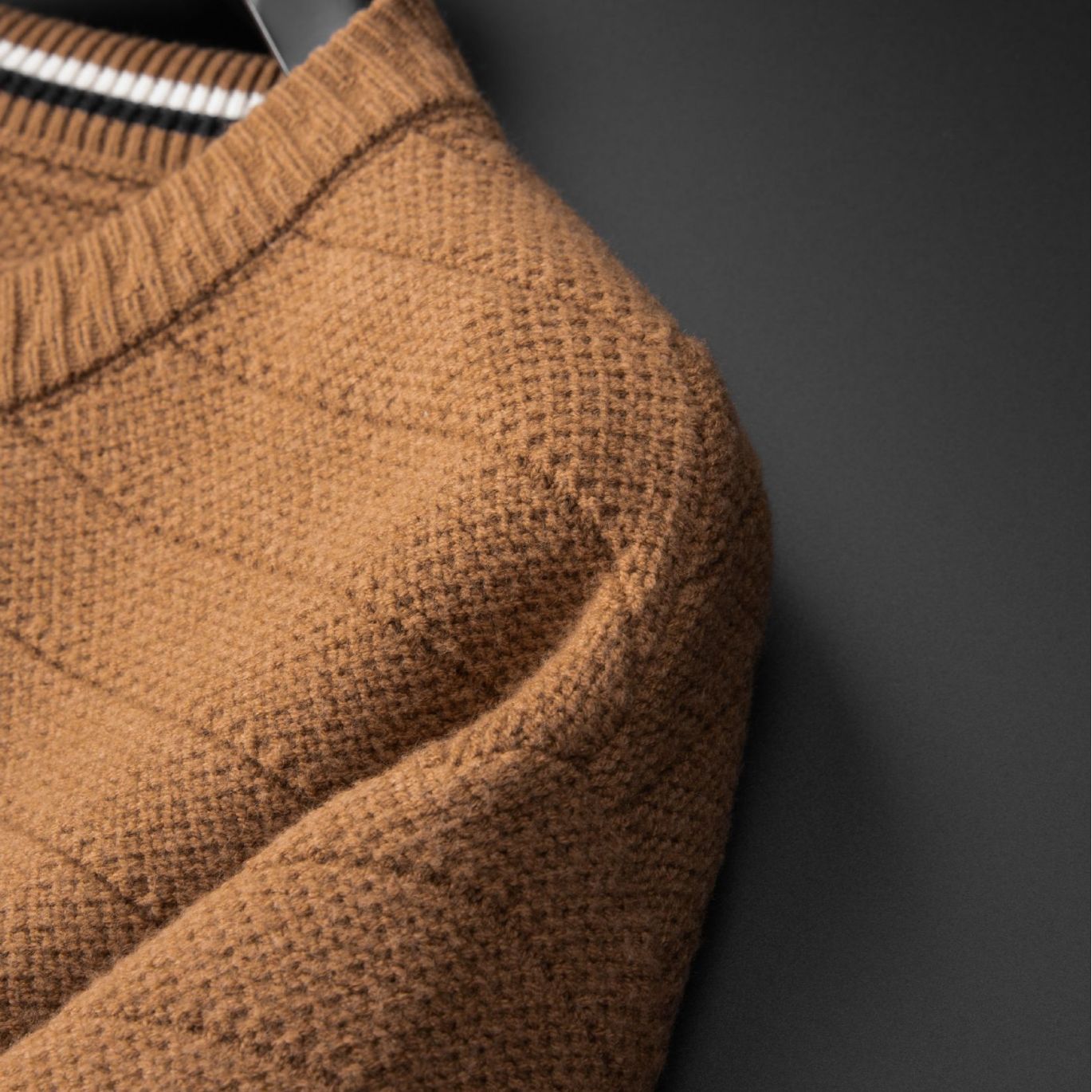 秋冬新款圆领毛衣男士上衣青年高端设计感美式复古内搭保暖针织