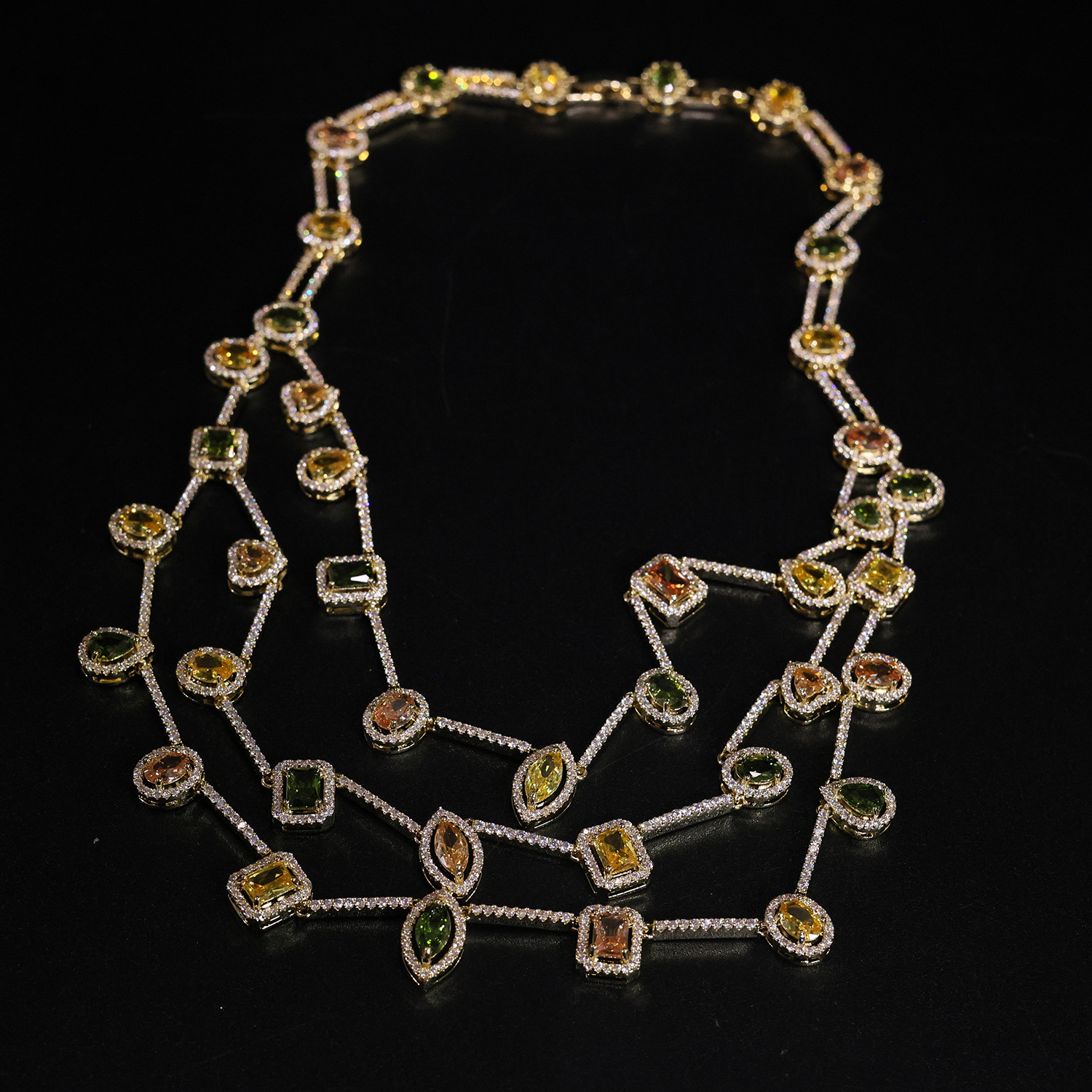 다채로운 포도 물방울 지르콘