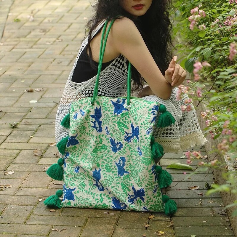 Artistic Niche Ethnic Style Tassel Large-Capacity Underarm Bag with Contrasting Colors, Chinese Style Shoulder Bag, Original Canvas Bag for Spring/Summer 2026