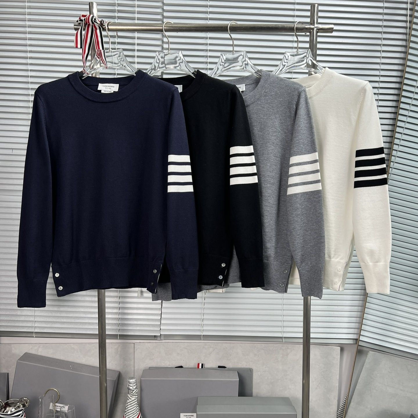 Factory direct sales of high-quality trendy brand new spring and autumn four-stripe striped thin knitted crew neck long-sleeved sweater