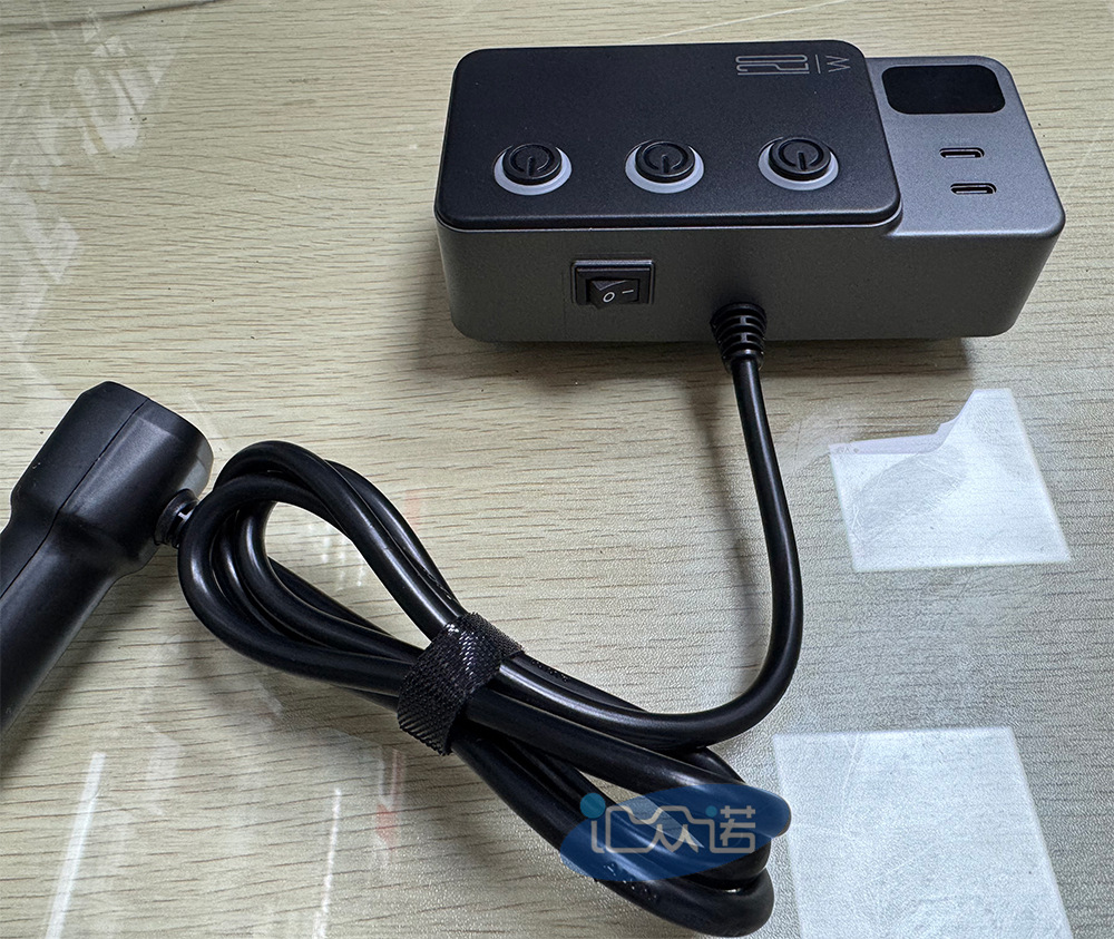 GC06 new car lighter one to three USB independent switch PD super fast charging 120W car charger