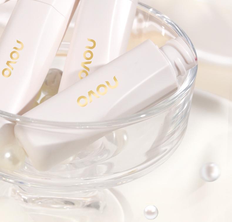 Novo5913 lip gloss is silky smooth, matte and easy to handle. It naturally brightens the complexion and does not fade easily. It is affordable Application Scenario