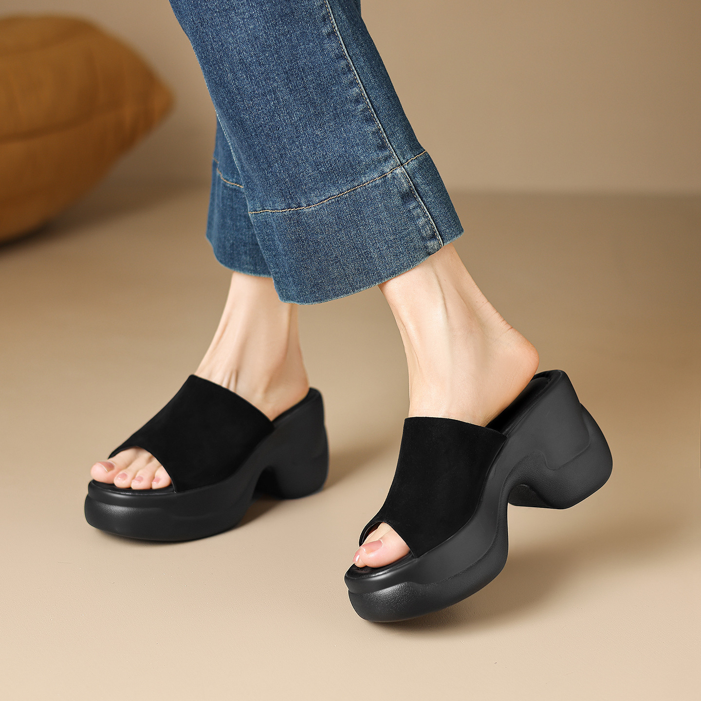 Sandal cao gót nữ đế dày 8,5 cm quai ngang da bò — Da bò trắng gạo