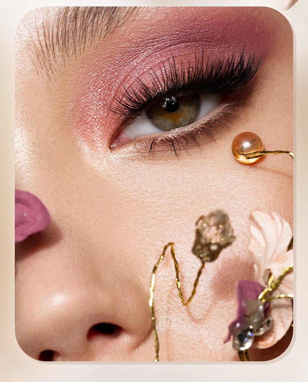 YOUNG VISION Four-color Eyeshadow Set: A daily light makeup eyeshadow palette with multiple pearlescent, matte and glossy tones Application Scenario
