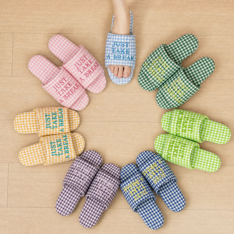 In Stock 2026 New Retro Plaid Cotton and Linen Slippers with Silent Soft Soles for All Seasons, Suitable for Wooden Floors, Guest Use, and Home Daily Use