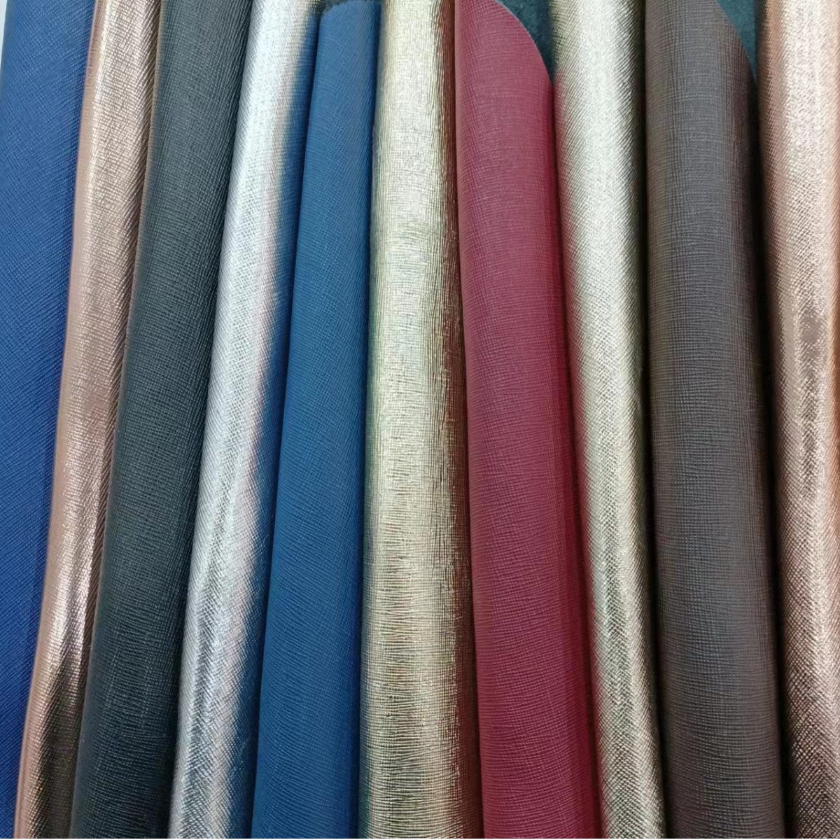 厂家十字纹钢化泡二层牛皮皮带革移膜革喷涂湿法三边直箱包皮料