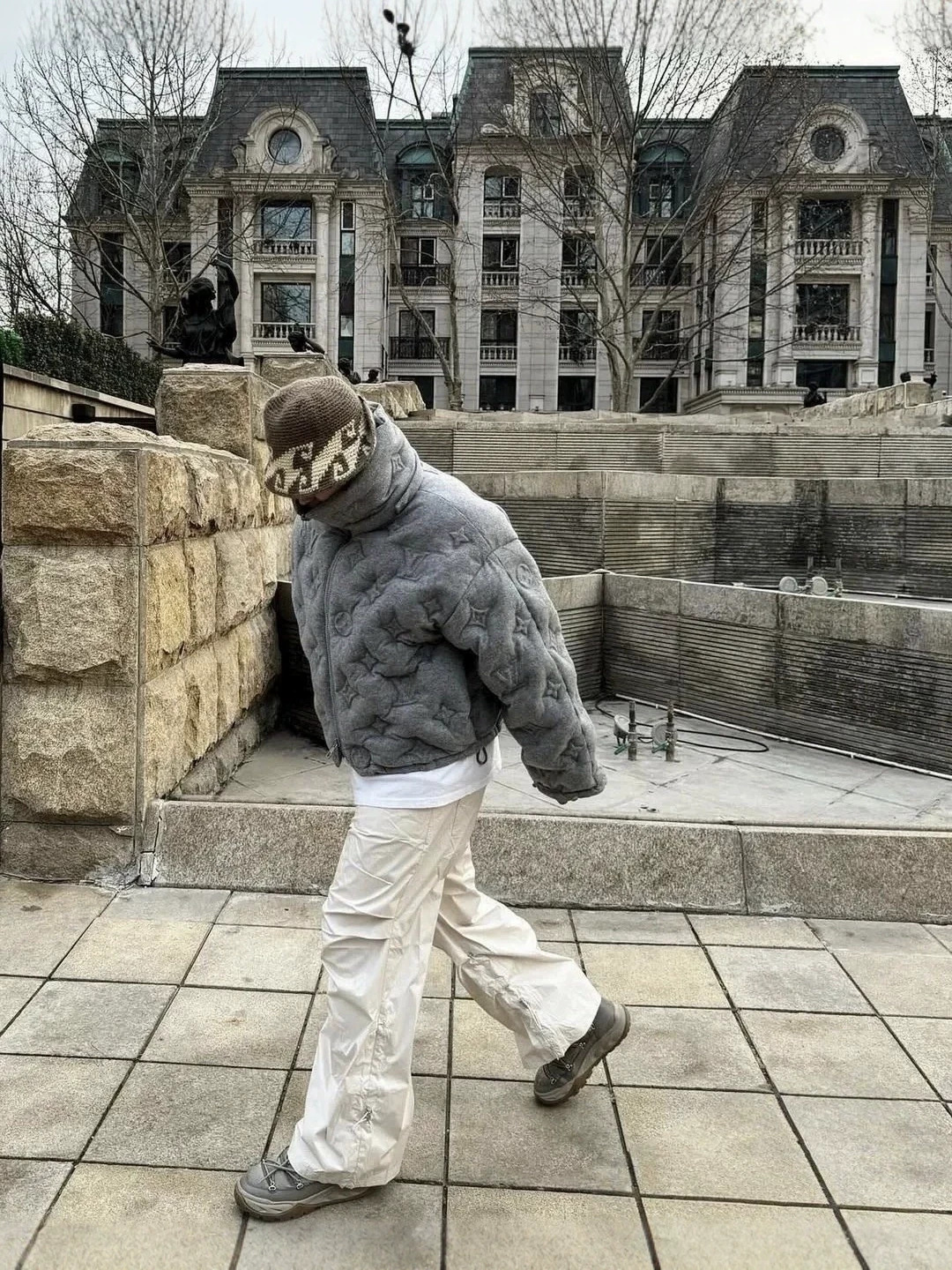 Qadın qazlı yorğan gödəkçə, boz relyefli dizayn, ördək tükü