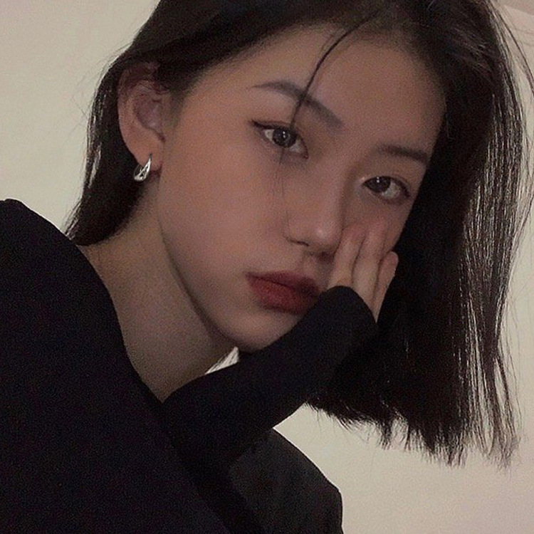 S925 aguja de plata personalizada círculo pendientes mujer Corea del Sur temperamento nicho diseño sentido círculo red círculo rojo pendientes