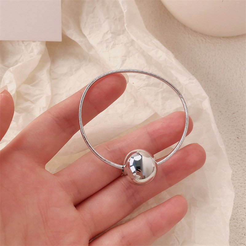 Blogger con el mismo brillante correa de goma de bola plateada para mujeres, cabeza de alta elasticidad, cuerda de cabeza duradera, nuevo toque coreano de cola de caballo