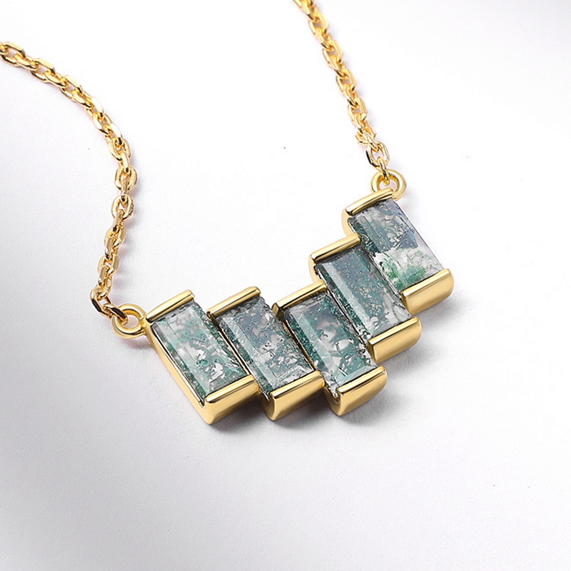 Nuevo diseño rectangular en forma de V transfronterizo collar de piedra de musgo verde S925 plata hierba de agua natural ágata cadena de clavícula personalizada