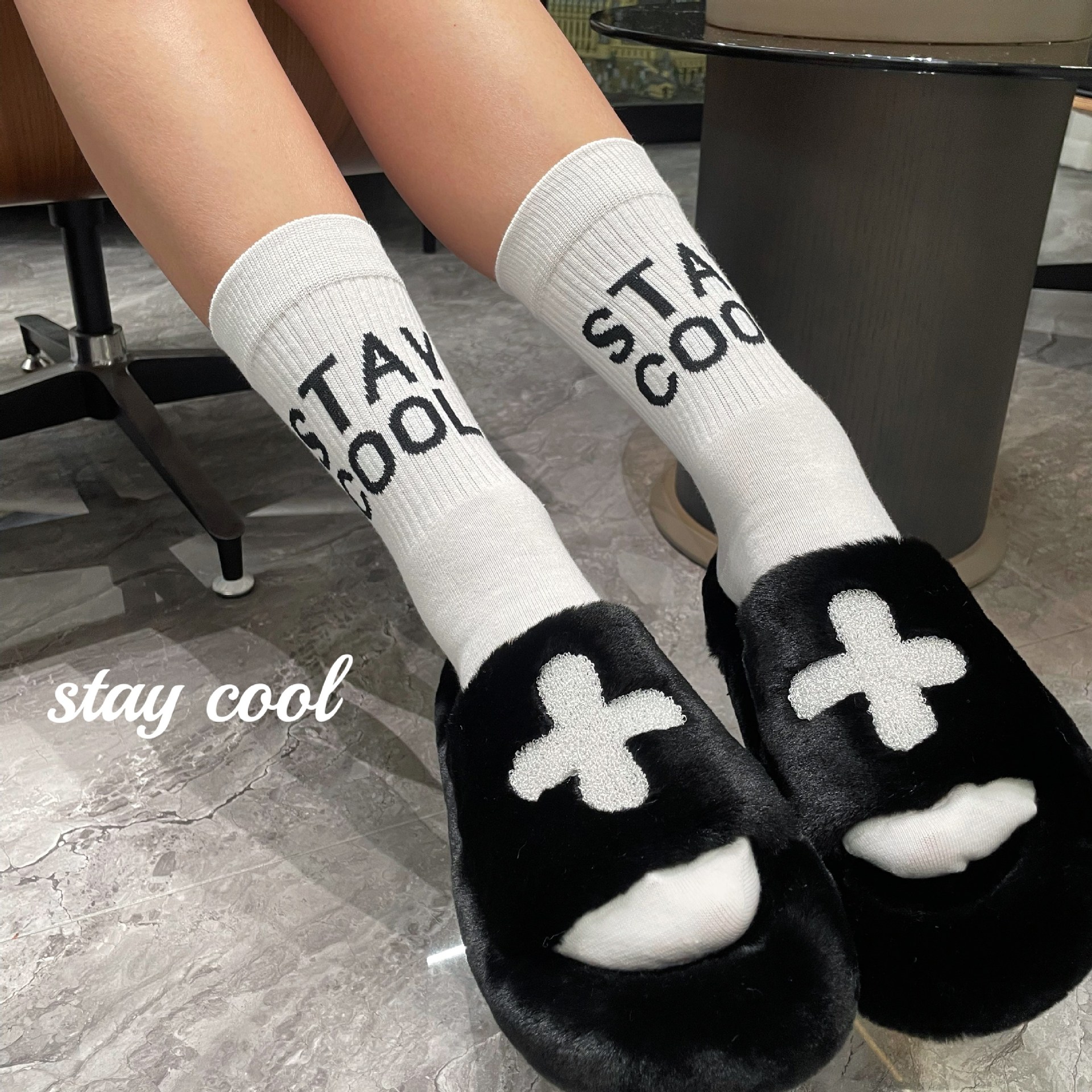 Internet celebridad Nueva ins moda blanco y negro completo impreso Babi Rosa letra calcetines deportes europeos media pantorrilla longitud calcetines algodón hombres y mujeres