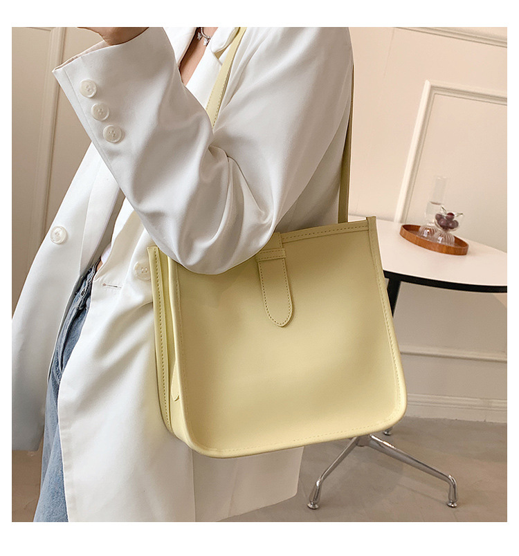Unique Small Bag Women's Summer Versatile 2021 New Fashion Messenger Bag Shoulder Bag Internet Celebrity Contrast Color Tote display picture 7