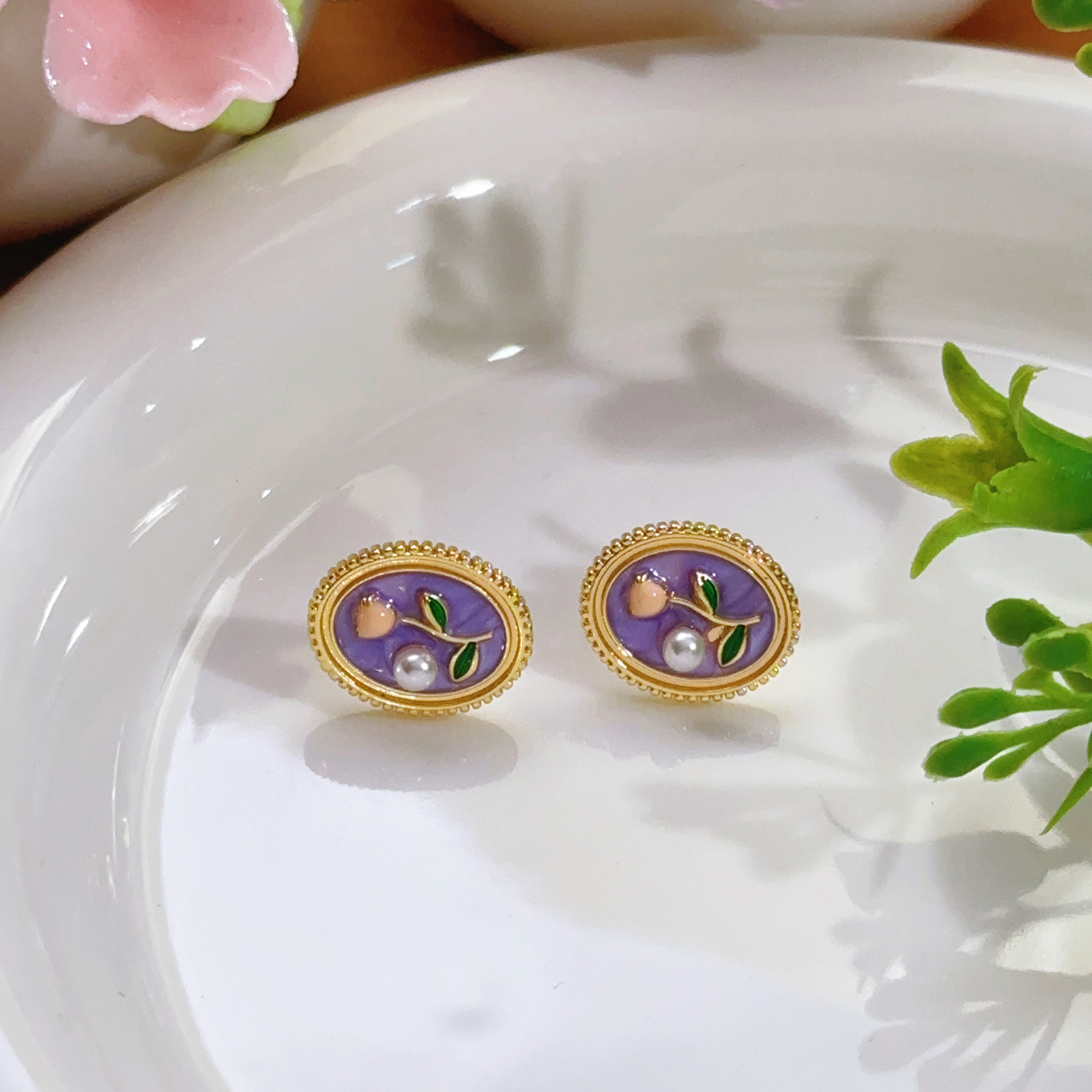 Pendientes de perlas Zhuji, temperamento blanco francés, pendientes antiguos, desplazamientos diarios, lujo ligero, joyería de orejas de alta gama al por mayor
