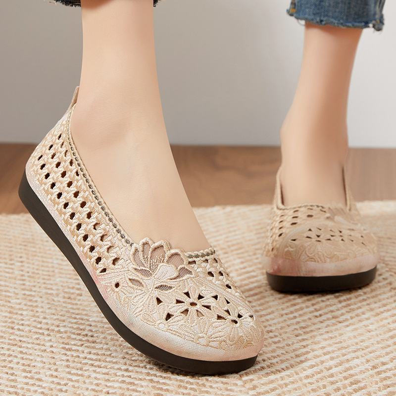 Zapatos de verano para mujer nuevo estilo suela suave sin pies cansados zapatos Hanfu viejos zapatos de tela de Beijing zapatos de madre zapatos Hanfu al por mayor