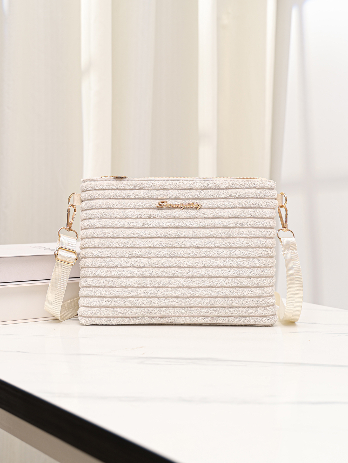 2025 otoño y invierno nueva moda ocio versátil viaje mochila de hombro tela de peluche color sólido bolsos de mujer de gran capacidad