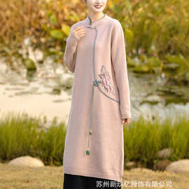 新款立领刺绣套头连衣裙2025冬季纯色长裙宽松文艺中长款毛衣复古