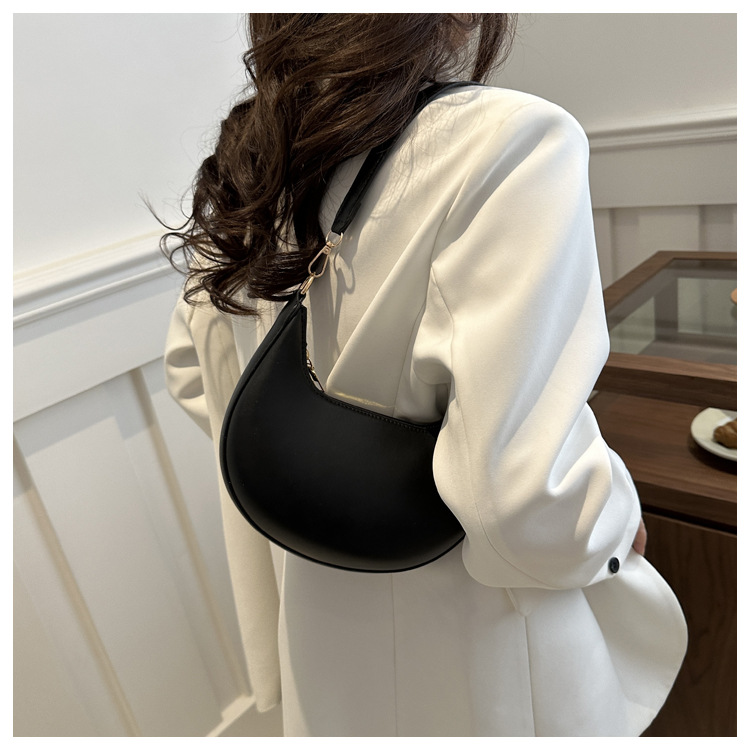 197g Weight Synthetic Leather Lining Material Sewing Thread Fashion Element Zipper Closure Type Single Shoulder Strap Strap Type Shoulder Bag Bags Type Daily Occasion Pu Leather Material Solid Color Pattern All Seasons Season Women's Gender Streetwear Style Square Shape Small Size Women's Small Pu Leather Solid Color Streetwear Sewing Thread Square Zipper Shoulder Bag 16