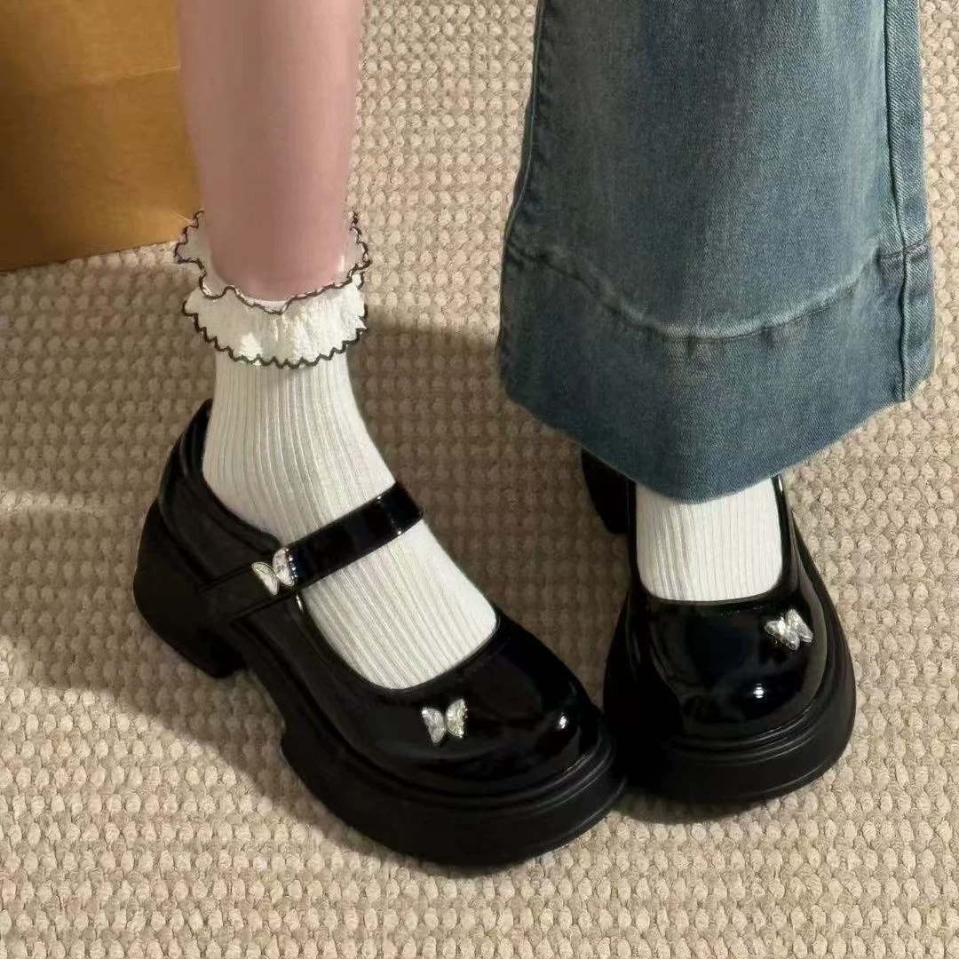 Женские кожаные туфли на толстой подошве и толстом каблуке, осень 2025, нежные и милые, с бабочкой из стразов, осенняя пряжка JK в стиле ретро Ma