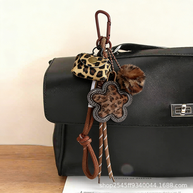 Miu Series Small and Cute Leather Leopard Print Bag Charm Car Keychain Heart Pendant Accessory with a High-End Feel Miu Series Small and Cute Leather Leopard Print Bag Charm Car Keychain Heart Pendant Accessory with a High-End Feel