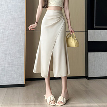 高级感缎面米白色半身裙女装春夏季设计感褶皱开叉复古鱼尾包臀裙