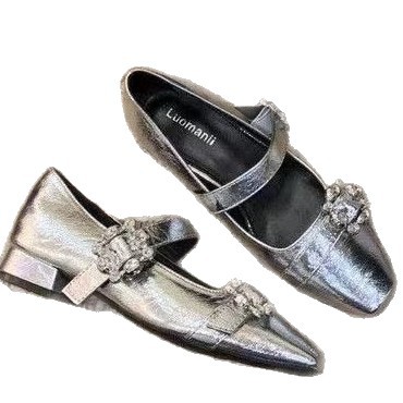 Zapatillas de diamante de botón cuadrado francés 2026 verano nuevo estilo de moda exterior temperamento cuadrado lujoso zapatos de moda de mujer