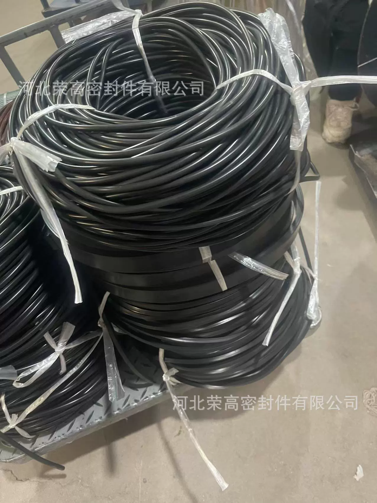 Круглый стержень из фторсодержащего каучука, устойчивый к кислотам и щелочам, маслостойкий высокотемпературный фторкаучук O-образный стержень черный коричневый