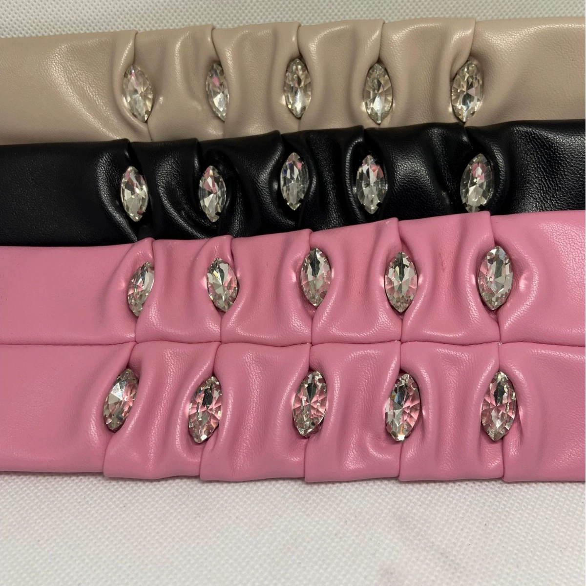 Бриллиантовый бриллиант в форме сандалий