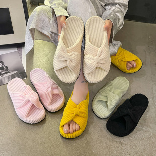 �羳��a����ƽ��һ�����¿���Ů�����Ӽ�ܛ�����m����Ь��ճ���