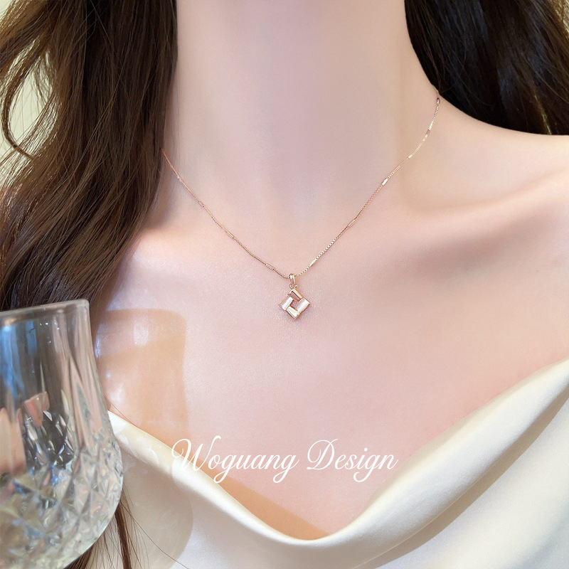 "Deefang Star Chain" Rose Gold Cat's Eye Rhombus Necklace, Luxurious and Sophisticated Clavicle Chain for Daily Commuting "Deefang Star Chain" Rose Gold Cat's Eye Rhombus Necklace, Luxurious and Sophisticated Clavicle Chain for Daily Commuting