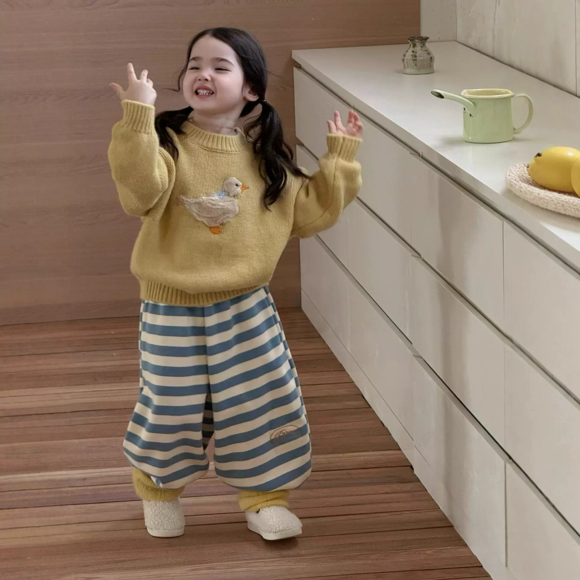 波拉韩国童装儿童冬季加厚小黄鸭毛衣中小童女宝宝可爱ins风上衣