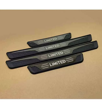 Dekorativ pedal başlıqları – Toyota Corolla, Yaris, Raize - limited-exterior-door-sill-strip-black-on-black