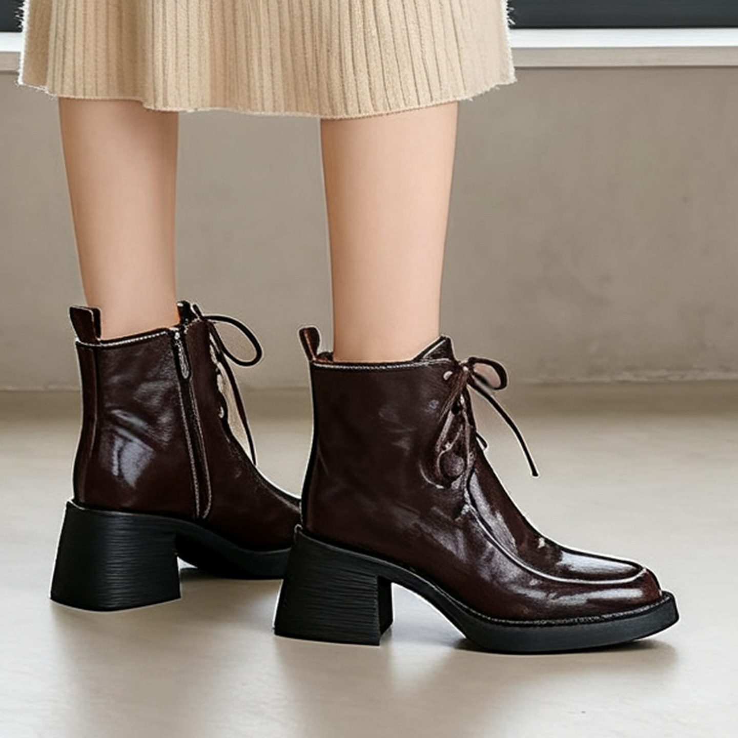 Boot nữ mũi vuông dây buộc da dê cao gót cổ ngắn lót nhung — Lớp lót nhung đen