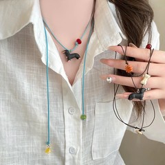 かわいいダックスフントペンダントネックレス女性のための 2025 新しいニッチユニークな鎖骨チェーンプルアウトセーターチェーンアクセサリー