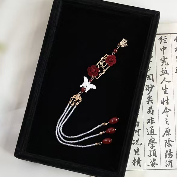 Ancient Style Cheongsam with Pressed Lapels, Chinese Style Tassels, Elegant Engagement Red Pendant Brooch, Tea Suit, New Chinese Style Pendant Accessories