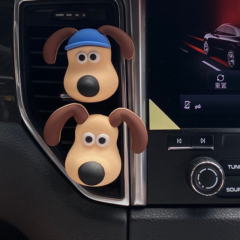 Xiaohongshu Head Dog Adornos de coche Dibujos animados Coche lindo Perfume Aromaterapia Aire acondicionado Salida de aire Decoración nicho