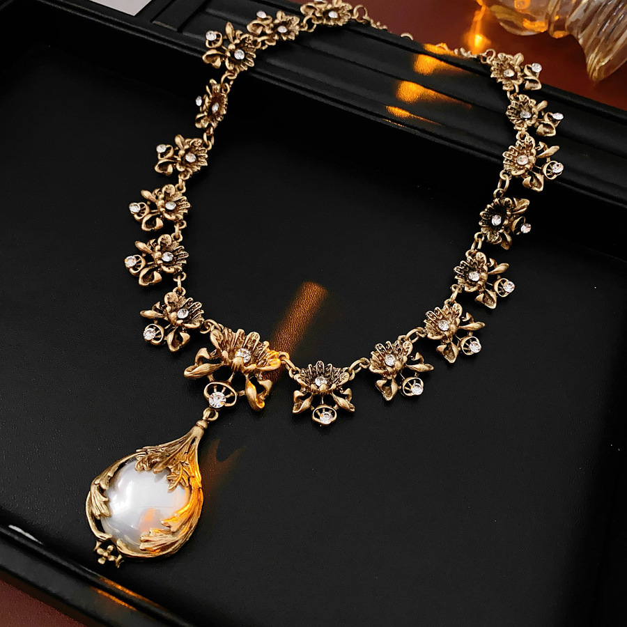 Medieval vintage zircon pulsera pendientes collar lujo ligero nicho conjunto de alta sensación de estilo retrógrado joyas de corte