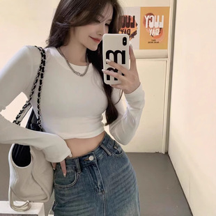 ���������U�ն̿�¶��T��Ů��ɫ�A�I�����L��ȴ�o�������Ů