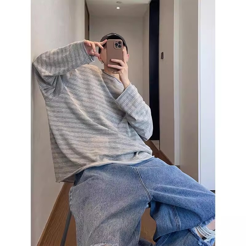 Lazy and Relaxed Style Gray Stripesd Long-Sleeved T-Shirt for Men in Early Autumn Thin Loose Casual Top with Base Layer