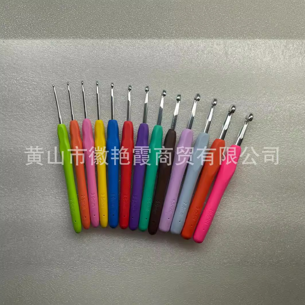 Cruz-frontera arco iris suave mango crochet TPR suave mango ganchillo sólido suave mango de aluminio ganchillo gancho traje aguja de lana