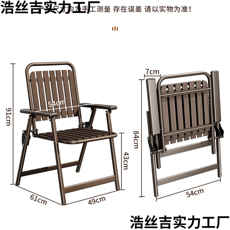 Una silla verde plegable de color marrón.