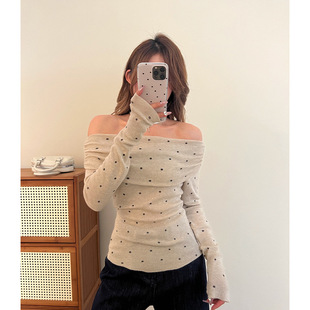 ���Ĳ��cᘿ��������OӋ��¶��б��һ�ּ����´�����L��Ů