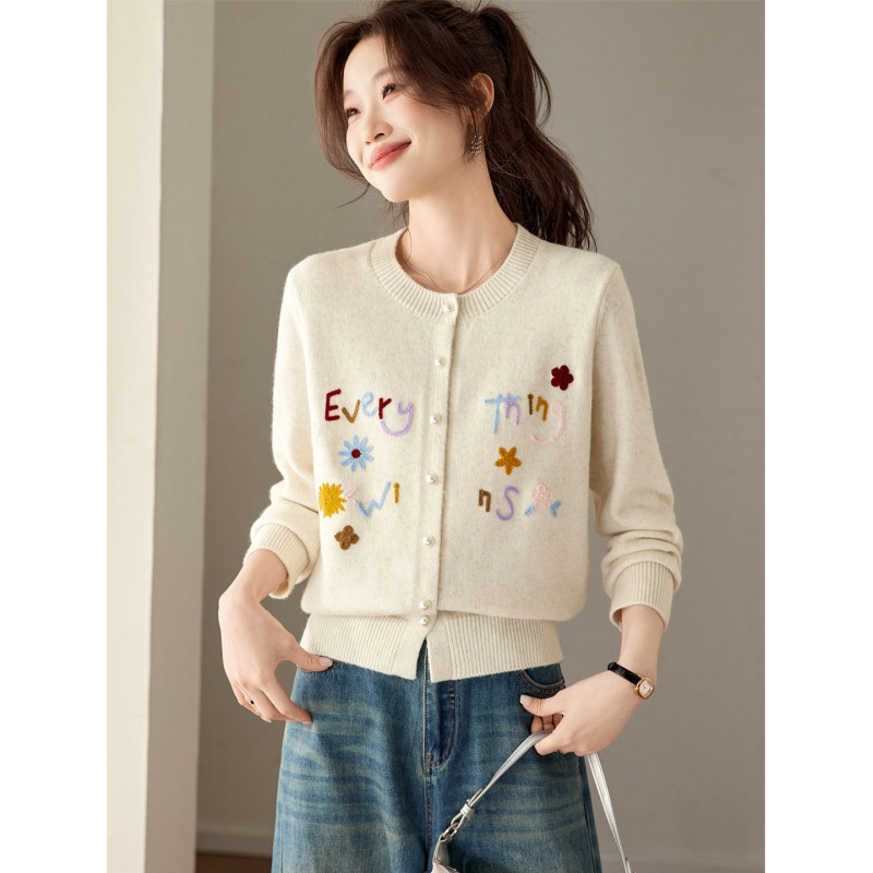 2026 Autumn/Winter New Korean Style Embroidered Knit Cardigan Red Round Neck Youthful Chic Versatile Sweater Coat for Women 2026 Autumn/Winter New Korean Style Embroidered Knit Cardigan Red Round Neck Youthful Chic Versatile Sweater Coat for Women