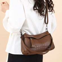 专柜女包2025新款时尚中年妈妈婆婆包百搭牛皮斜挎单肩包大容量