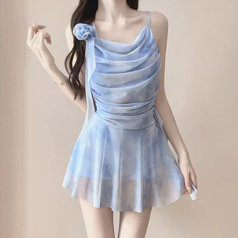 2026新款高级感渐变色游泳衣女连体平角遮肉显白温泉度假泳装