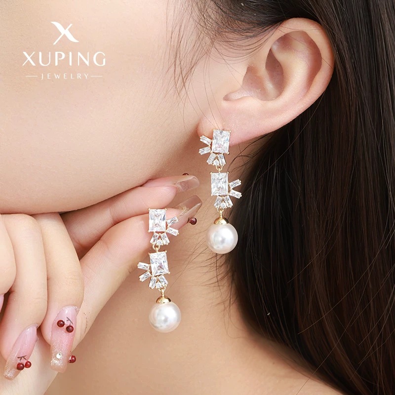 Xuping incrustado de zircón temperamento suave estilo imitación de perlas pendientes de borde nuevo estilo elegante lujo ligero otoño invierno pendientes