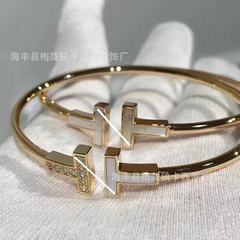 V ゴールド T ホワイトマザーオブパールダブル t ブレスレット女性のためのハイエンドハイエンドクラフトメッキ 18 k ローズゴールド弾性オープンブレスレット卸売