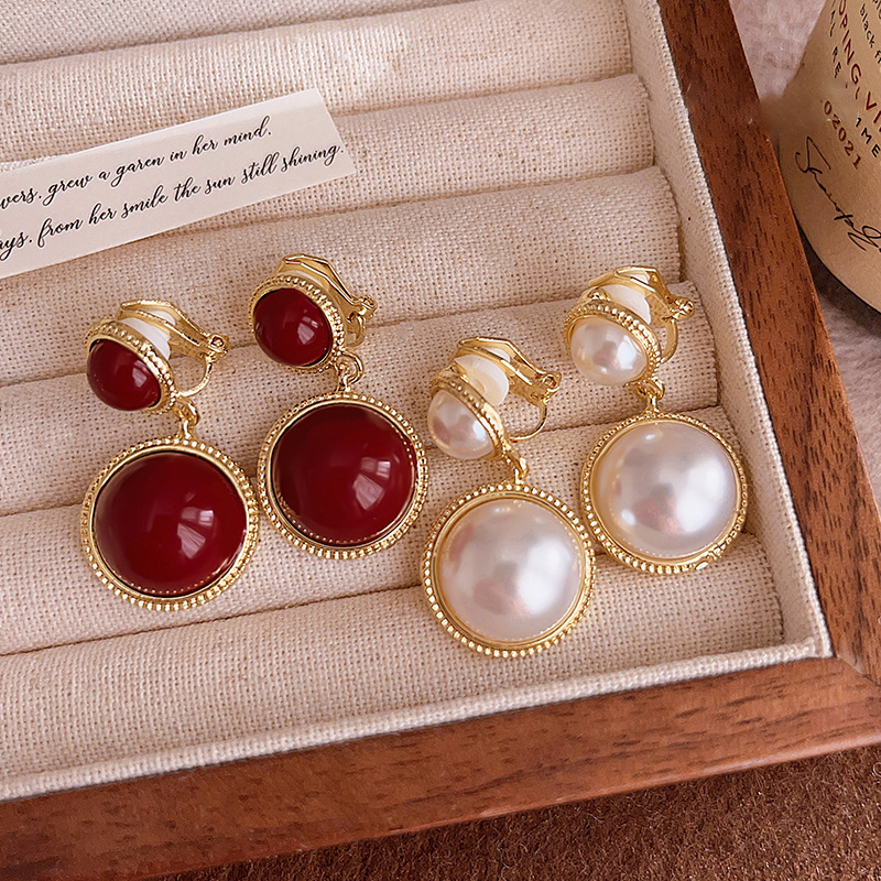 爆款赫本经典白珍珠耳环女复古宫廷风安可拉红无耳洞女耳夹耳坠